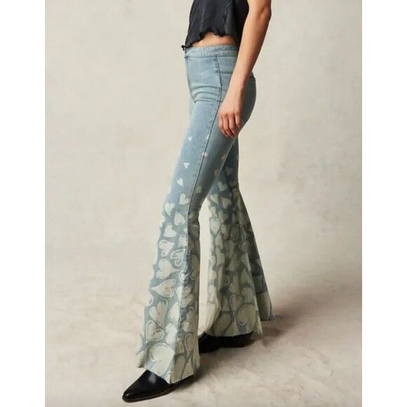 Free People Just Float On Flare Printed Jeans in Sky Combo - Queen Of Hearts Siz - Picture 1 of 6